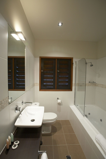 Bathroom, Pure Magnetic Villa 3, Magnetic Island