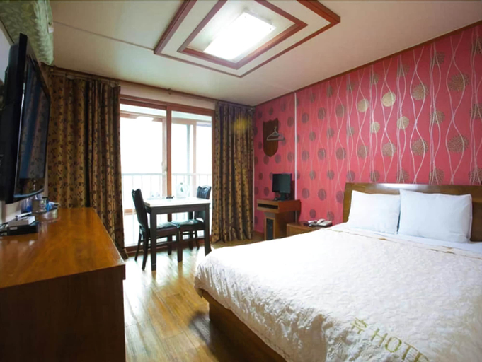 Hue Hotel, Jeongseon