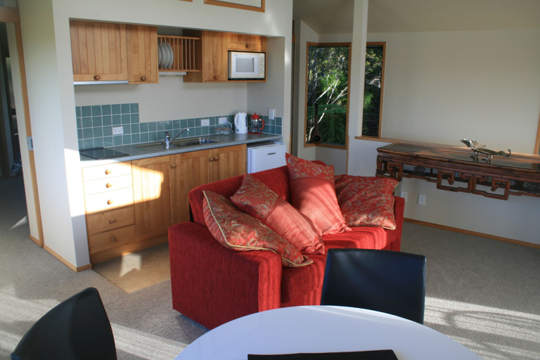 Others 5, The Villa, Kaipara