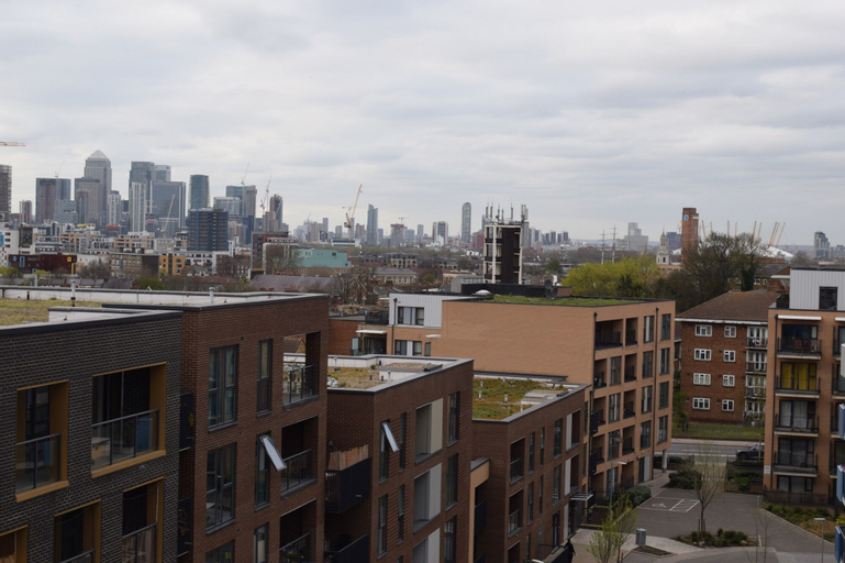 1 Bedroom Flat With a Balcony View of the Shard, London