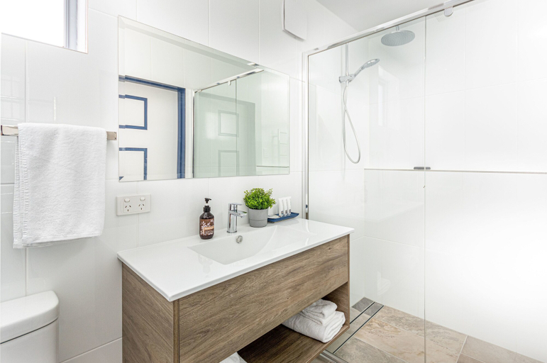Bathroom 4, Granite Belt Motel, Stanthorpe