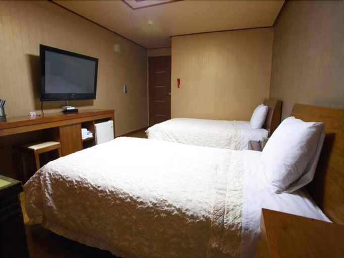 Hue Hotel, Jeongseon