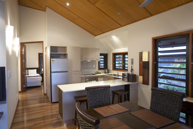 Others 5, Pure Magnetic Villa 3, Magnetic Island