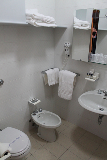 Bathroom 4, Hotel Costellazioni, Enna