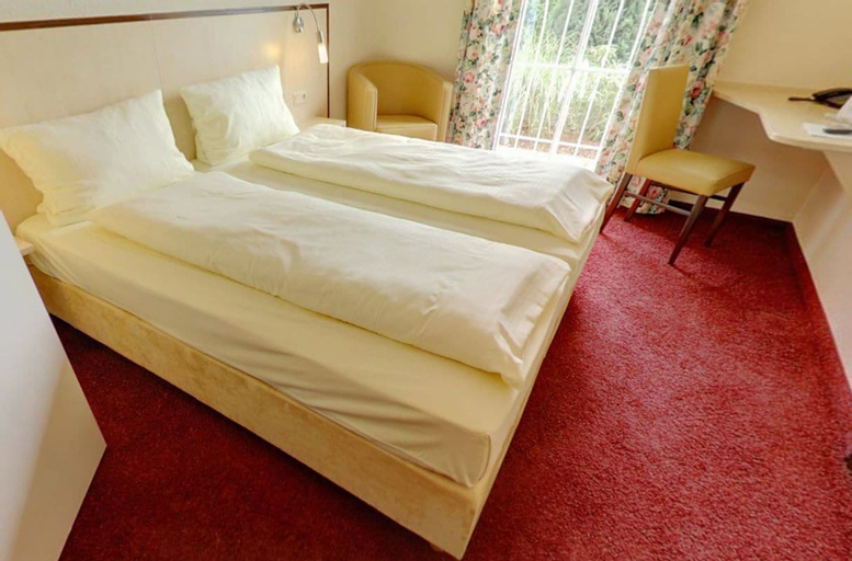 Bedroom 2, Hotel Montana Limburg, Limburg-Weilburg