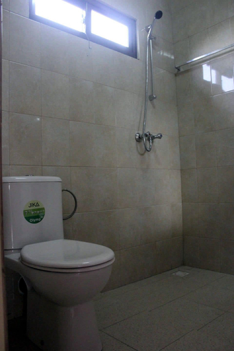 Bathroom 4, Arcton Apartments, Blauwgrond