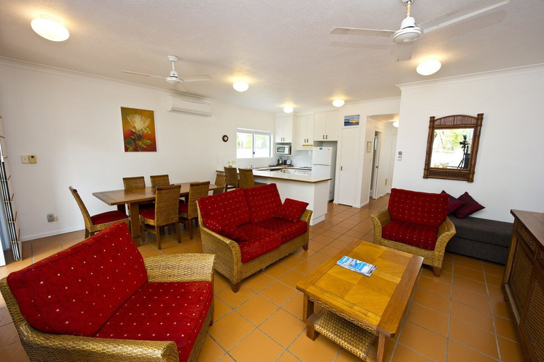 Others 4, Beachcomber Unit 2, Magnetic Island