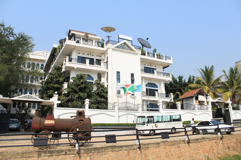 Mount Zion Hotel, Roherero