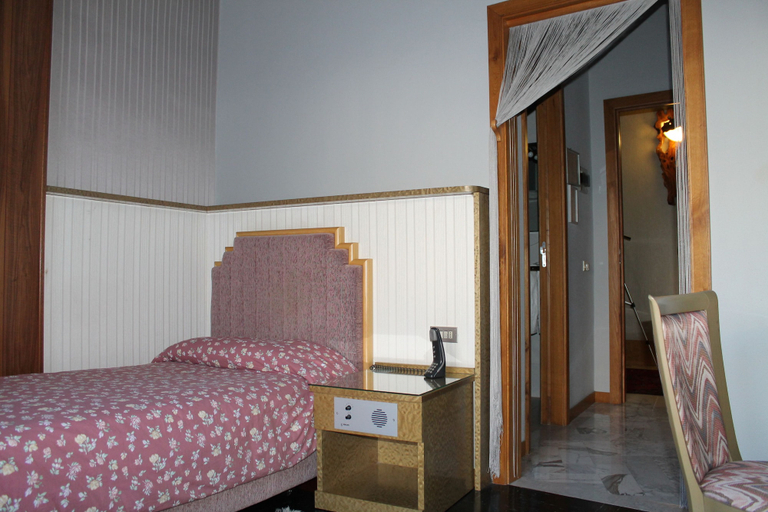 Bedroom 2, Hotel Costellazioni, Enna