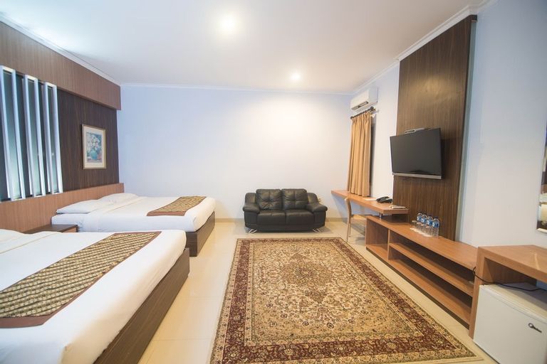 Dinasty Smart Hotel, Solo