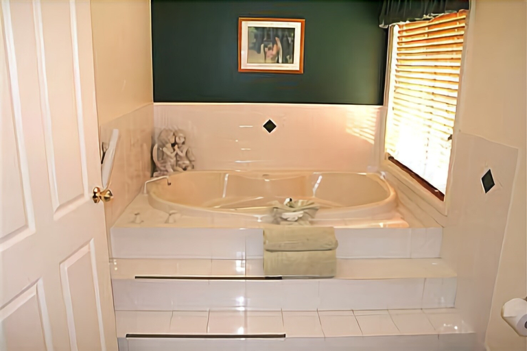 Bathroom 4, Maynestay Motel, Gunnedah
