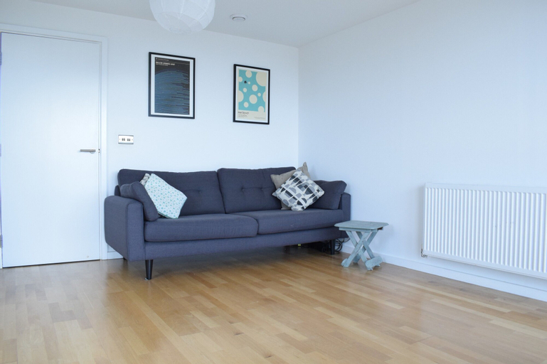 1 Bedroom Flat With a Balcony View of the Shard, London