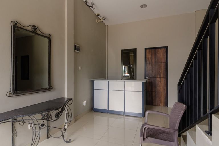 RedDoorz near Puri Indah Mall, West Jakarta