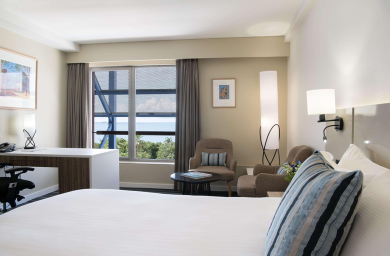 Bedroom 3, DoubleTree by Hilton Esplanade Darwin, Darwin