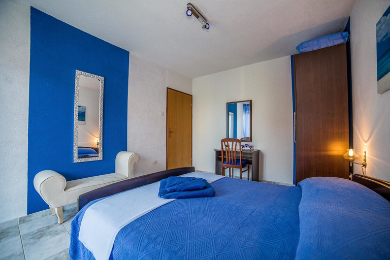Bedroom 3, Apartments Villa Mediteran, Okrug