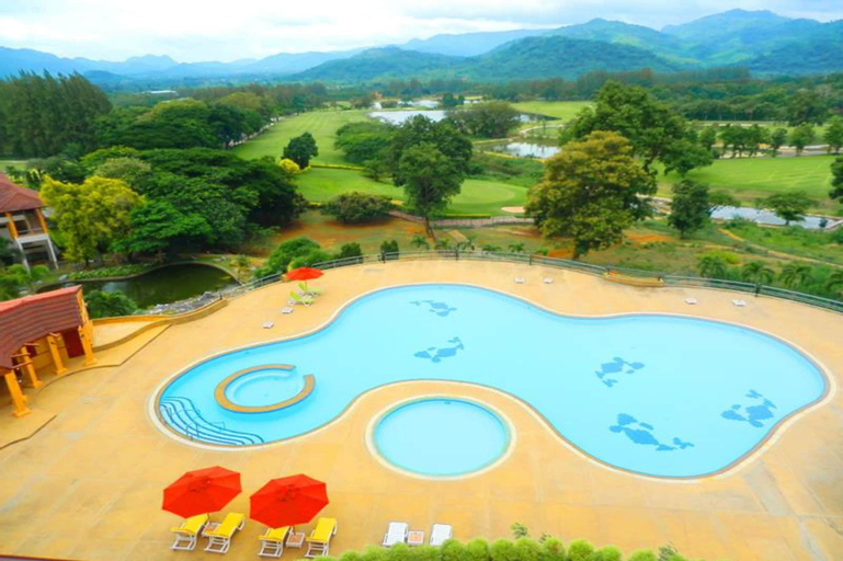 Sir James Resort, Muak Lek
