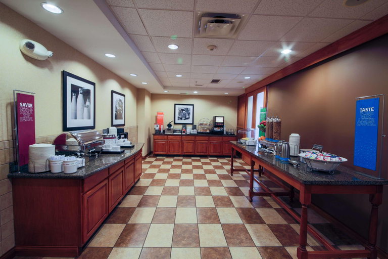 Public Area 3, Hampton Inn Waterloo Cedar Valley, Black Hawk