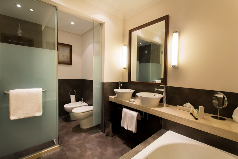 Bathroom 28