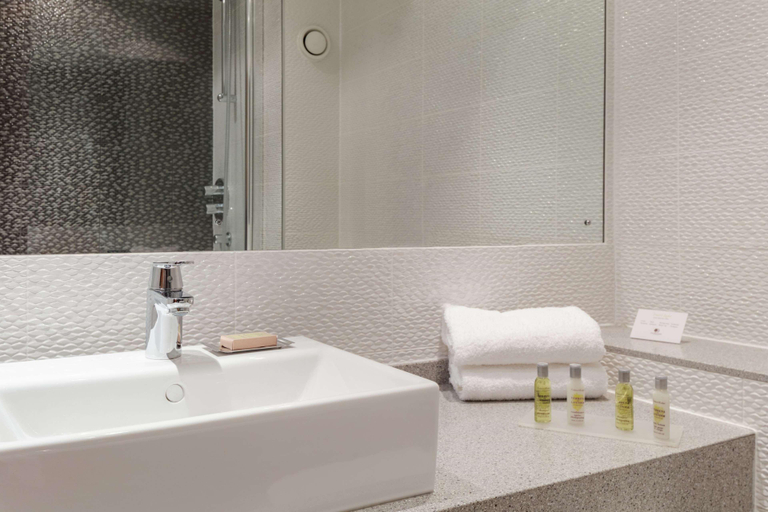 Bathroom 5, Forest Pines Hotel, Spa & Golf Resort, North Lincolnshire