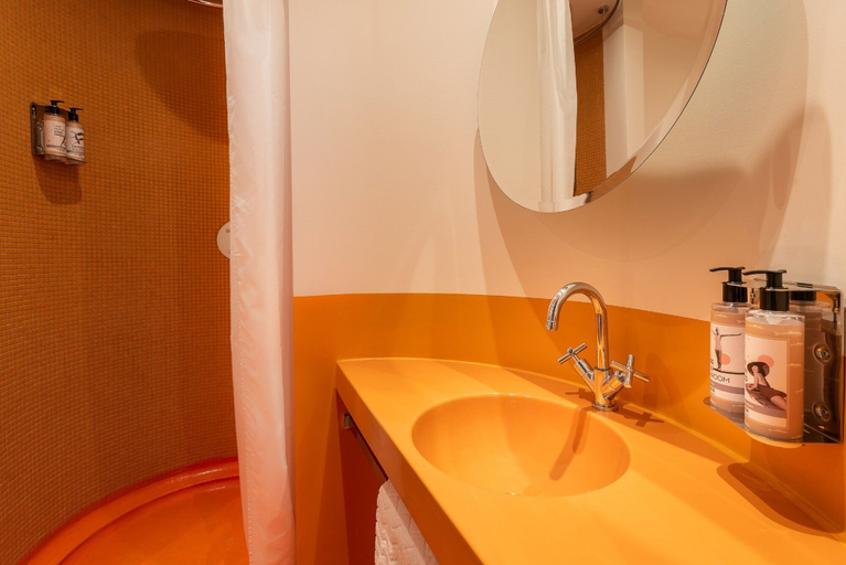 Bathroom 5, ザ・ボックス・リッチオーネ(大人専用), Rimini