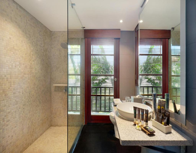 Bathroom 12