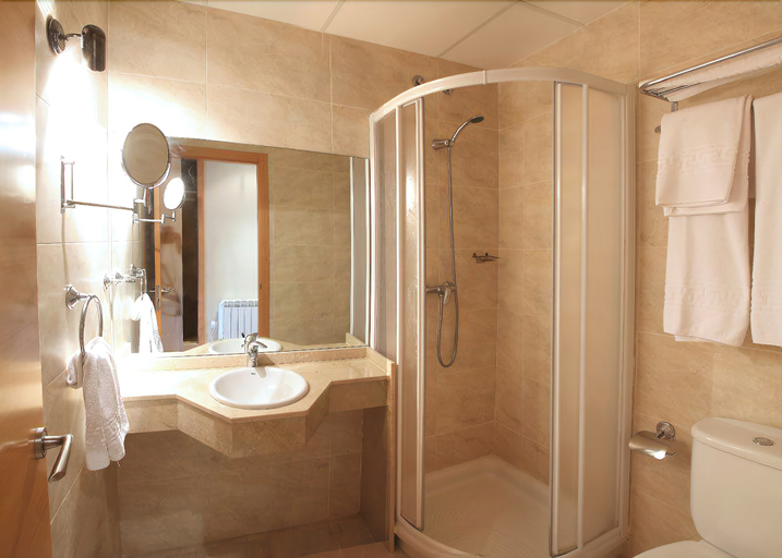 Bathroom 4, hotel balcon de san bartolo, Lugo