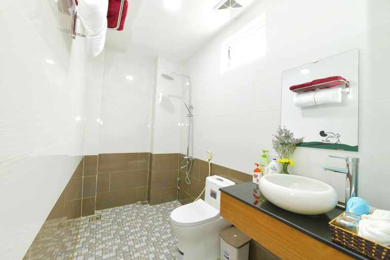 Bathroom 4, Co Bon Beachside, Da Nang