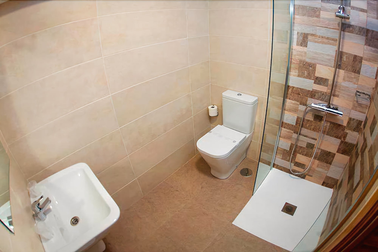 Bathroom 4, Pension Esquina, A Coruña
