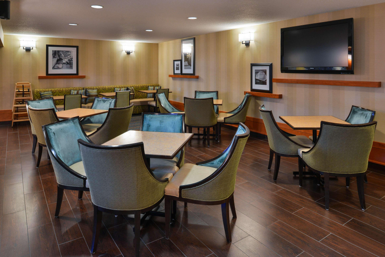 Food & Drinks 5, Hampton Inn & Suites Calgary University Northwest, Division No. 6