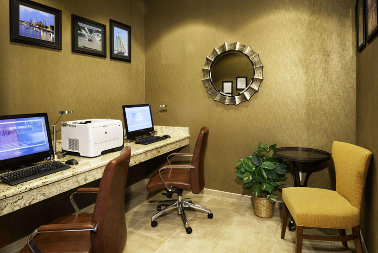 Public Area 4, DoubleTree by Hilton Bay City - Riverfront, Bay