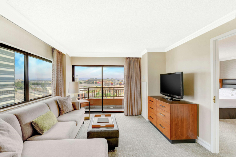 Bedroom 3, Embassy Suites by Hilton Anaheim Orange, Orange