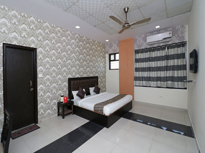 OYO 11717 Gold Star Suits, Faridabad