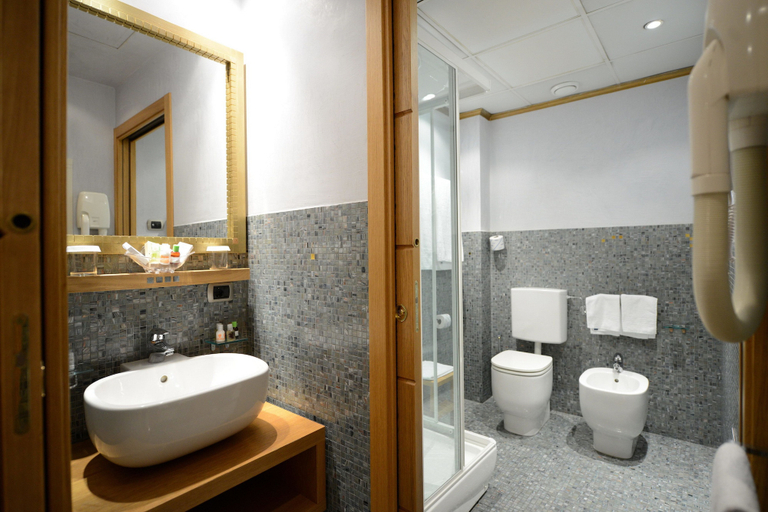 Bathroom 4, Appartamenti Porta Nuova 80, Verona
