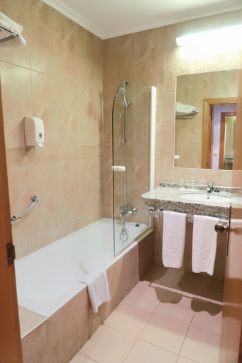 Bathroom 5, Hotel Gudamendi , Guipúzcoa