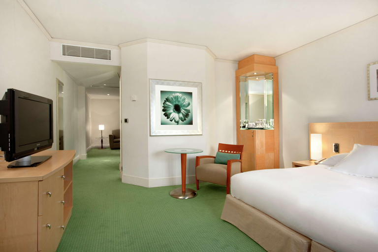 Bedroom 3, Hilton Paris La Defense Hotel, Hauts-de-Seine