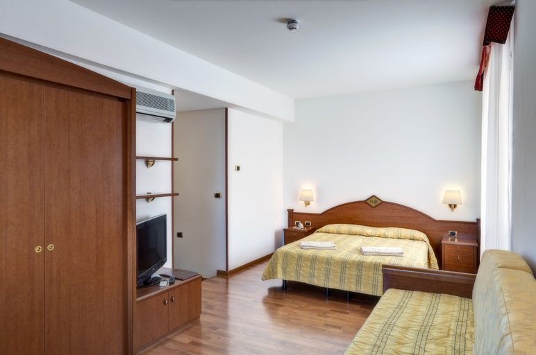 Bedroom 4, Beach Hotel Rosa, Verona