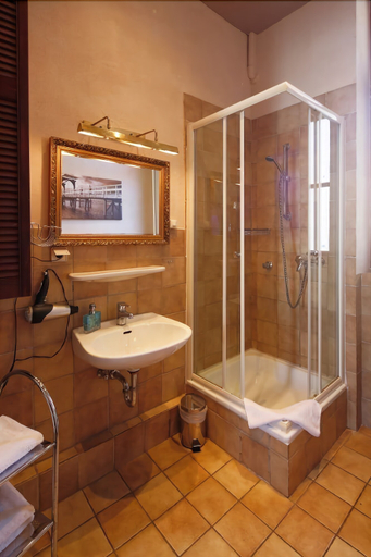 Bathroom 5, Hotel Avalon, Region Hannover