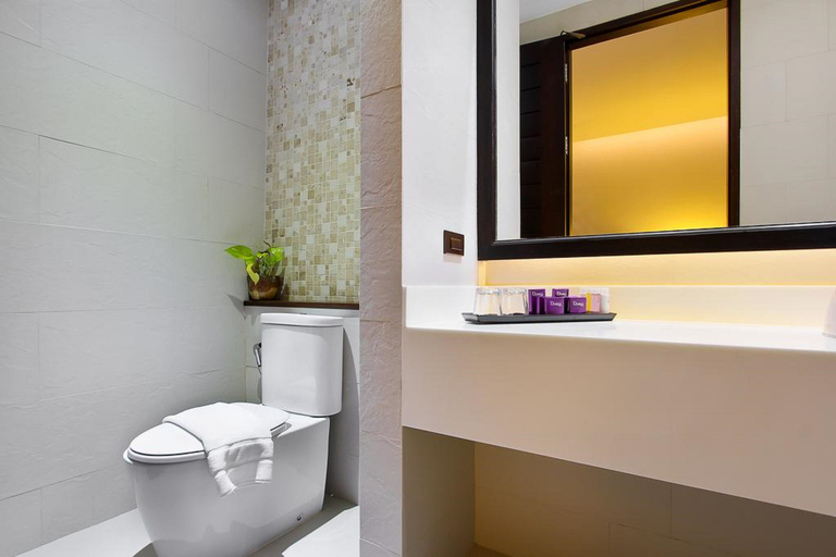 Bathroom 5, Rimnaam Klangchan Hotel, Muang Chanthaburi