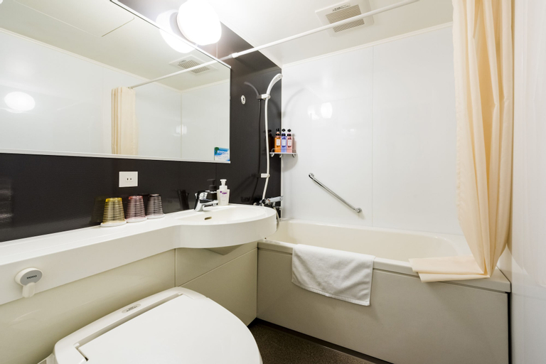 Bathroom 28