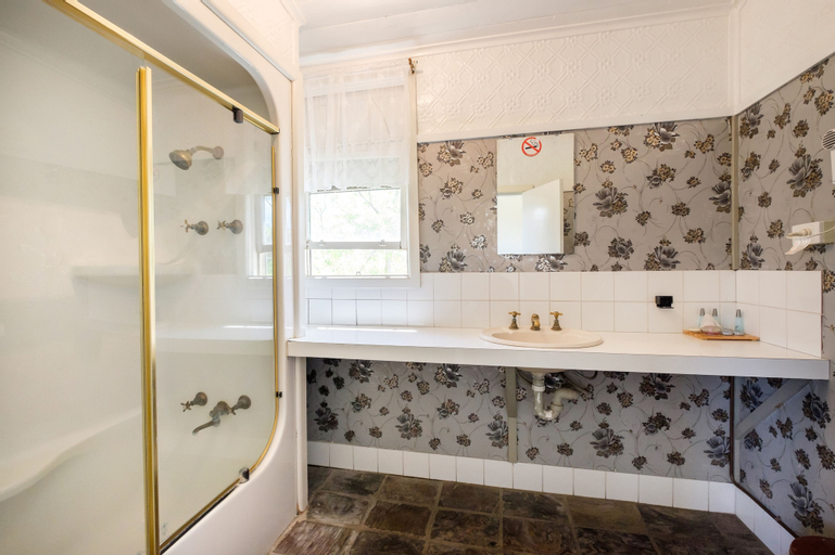 Bathroom 9
