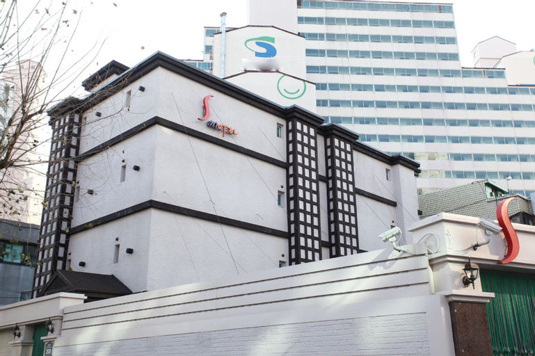 S HOTEL, Gandong