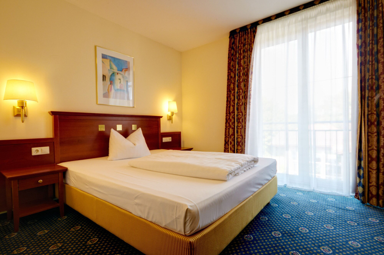 Bedroom 2, Landhotel Hallnberg, Erding
