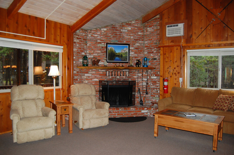 Public Area, Dunning's Retreat, Mariposa