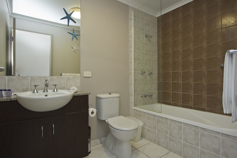 Bathroom 4, Magnetic Docks Townhouse 9, Magnetic Island