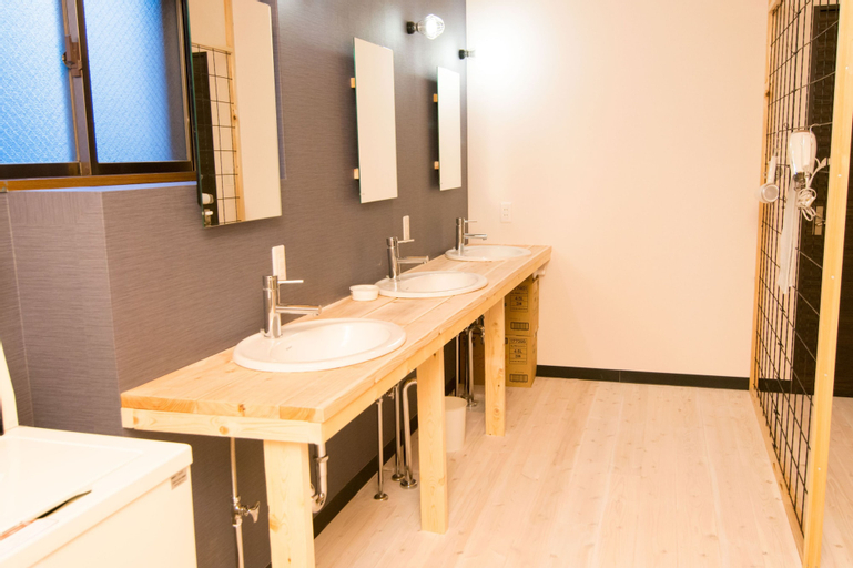 TONAGI Hostel and Cafe, Fukuoka