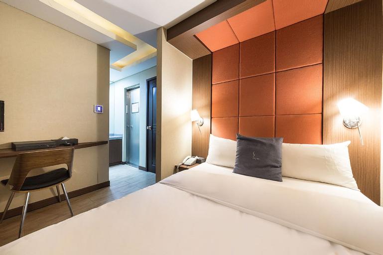 S HOTEL, Gandong