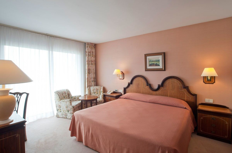 Bedroom 3, Hotel Riu Fluviá, Girona