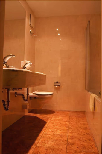 Bathroom 4, Landhotel Hallnberg, Erding