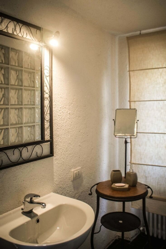 Bedroom 5, Atipico, Imperia