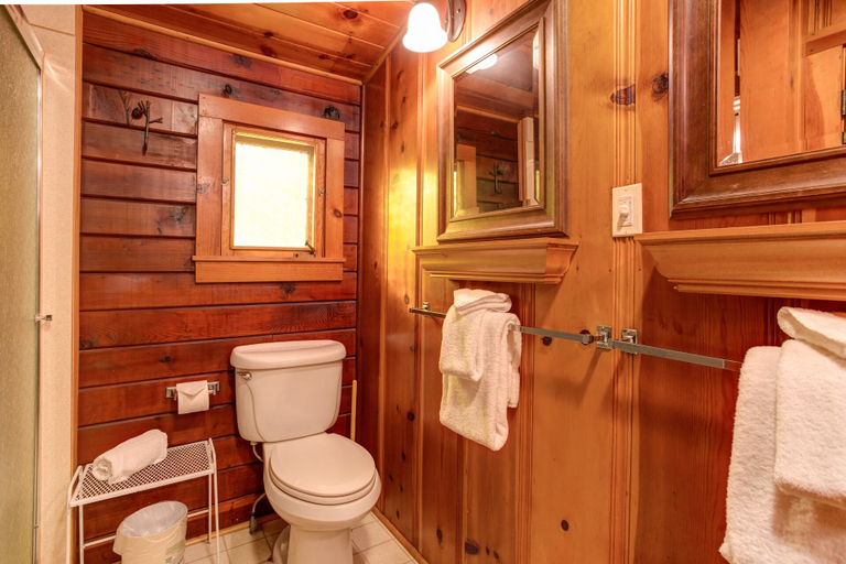 Bathroom 3, Hansen Cabin, Mariposa
